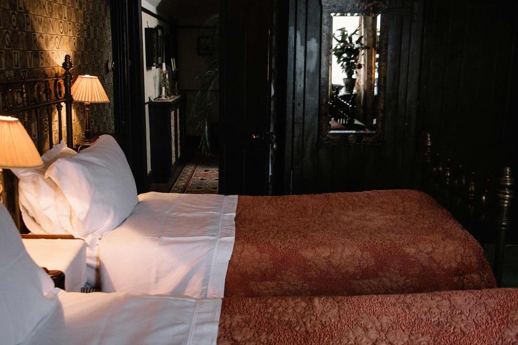 St Benedict - Victorian Bed And Breakfast Гастингс Экстерьер фото
